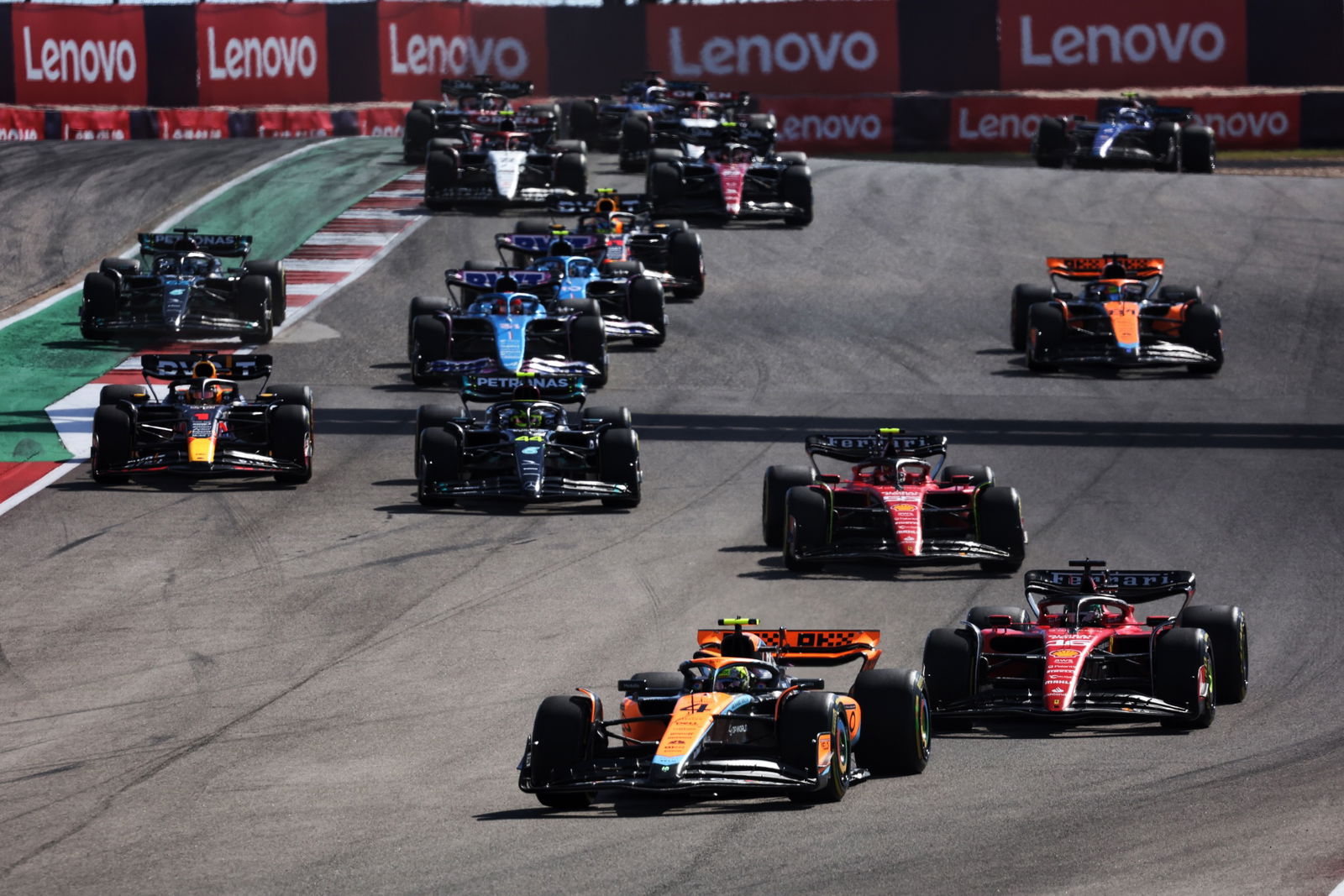Lando Norris (GBR) McLaren MCL60 leads at the start of the race. Formula 1 World Championship, Rd 19, United States Grand