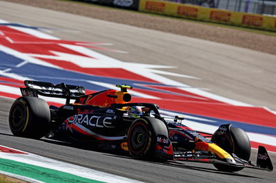 Sergio Perez (MEX ) Red Bull Racing RB19. Kejuaraan Dunia Formula 1, Rd 19, Grand Prix Amerika Serikat, Austin, Texas,