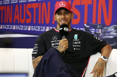 Lewis Hamilton (GBR ) Mercedes AMG F1 dalam konferensi pers pasca balapan FIA.Kejuaraan Dunia Formula 1, Rd 19, United