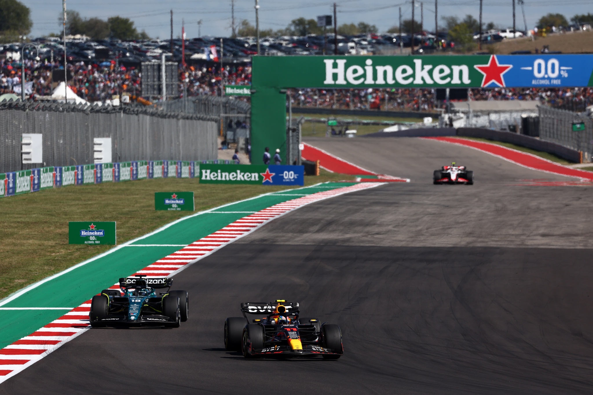 Sergio Perez (MEX) Red Bull Racing RB19. Kejuaraan Dunia Formula 1, Rd 19, Grand Prix Amerika Serikat, Austin, Texas,