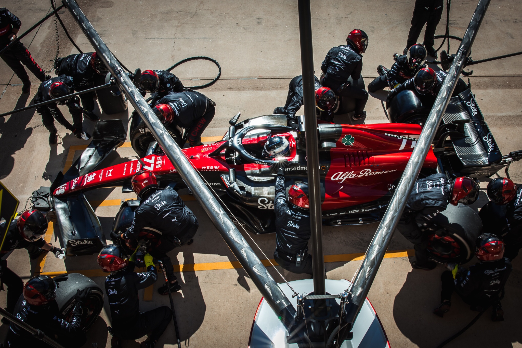 Valtteri Bottas (FIN) Alfa Romeo F1 Team C43 makes a pit stop. Formula 1 World Championship, Rd 19, United States Grand