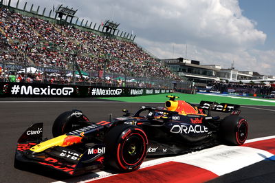 Sergio Perez (MEX ) Red Bull Racing RB19. Kejuaraan Dunia Formula 1, Rd 20, Grand Prix Meksiko, Mexico City, Meksiko,