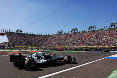 Daniel Ricciardo (AUS) AlphaTauri AT04. Formula 1 World Championship, Rd 20, Mexican Grand Prix, Mexico City, Mexico, Race