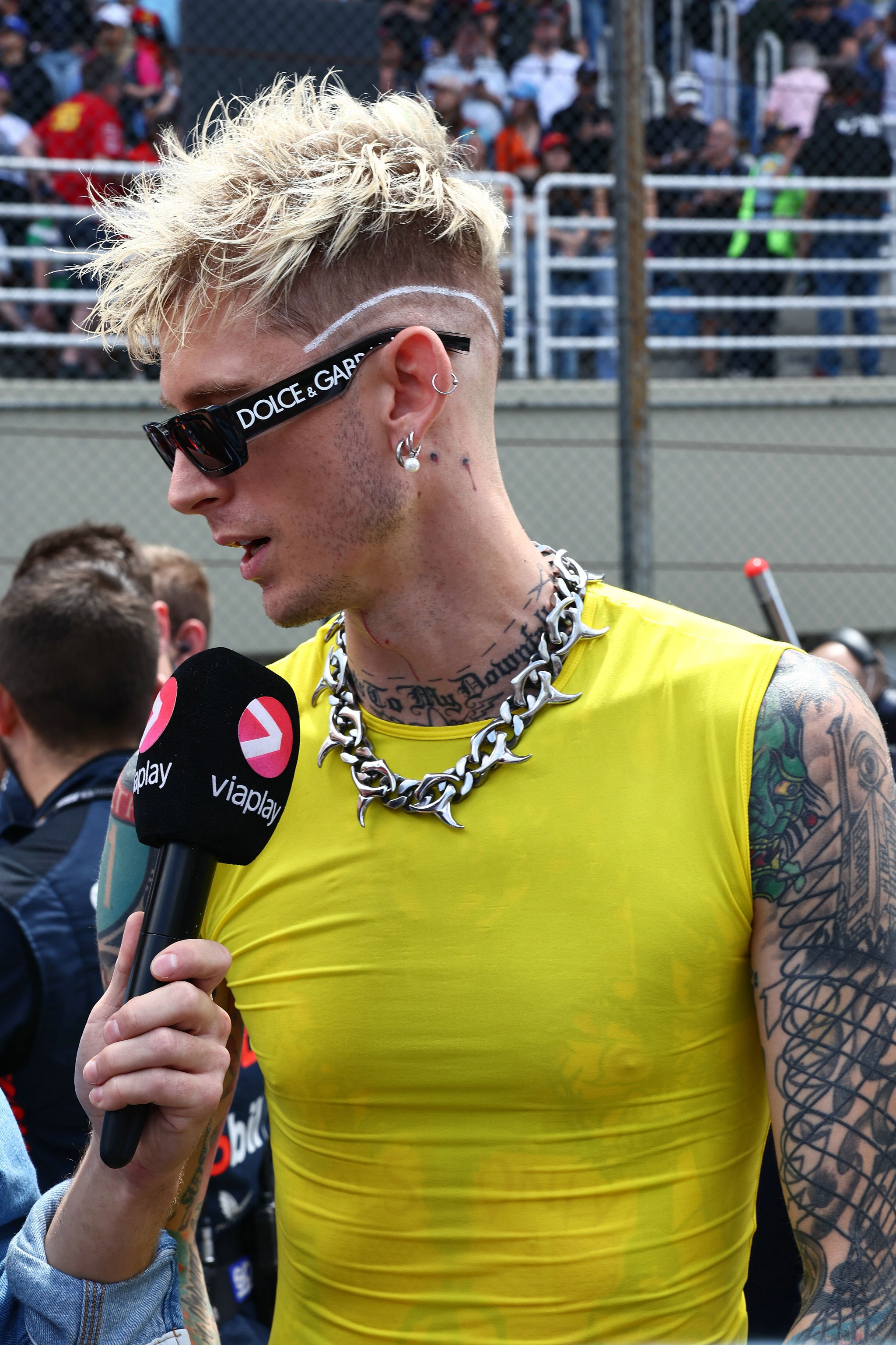 Machine Gun Kelly (AS) Rapper di grid. Kejuaraan Dunia Formula 1, Rd 21, Grand Prix Brasil, Sao Paulo, Brasil,