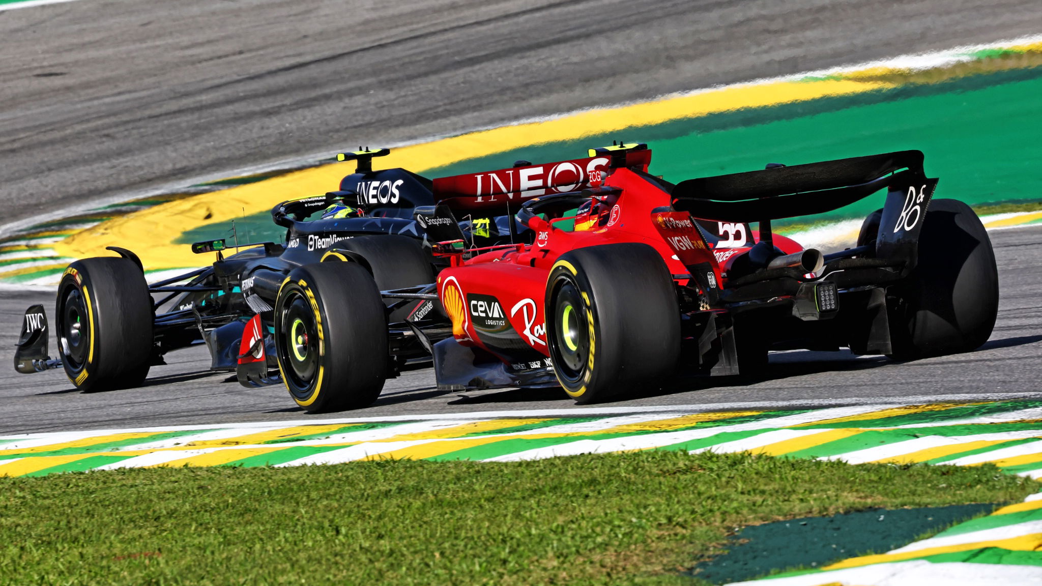 Lewis Hamilton (GBR) Mercedes AMG F1 W14 leads Carlos Sainz Jr (ESP) Ferrari SF-23. Formula 1 World Championship, Rd 21,