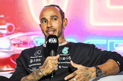 Lewis Hamilton (GBR ) Mercedes AMG F1 dalam Konferensi Pers FIA.Kejuaraan Dunia Formula 1, Rd 22, Las Vegas Grand