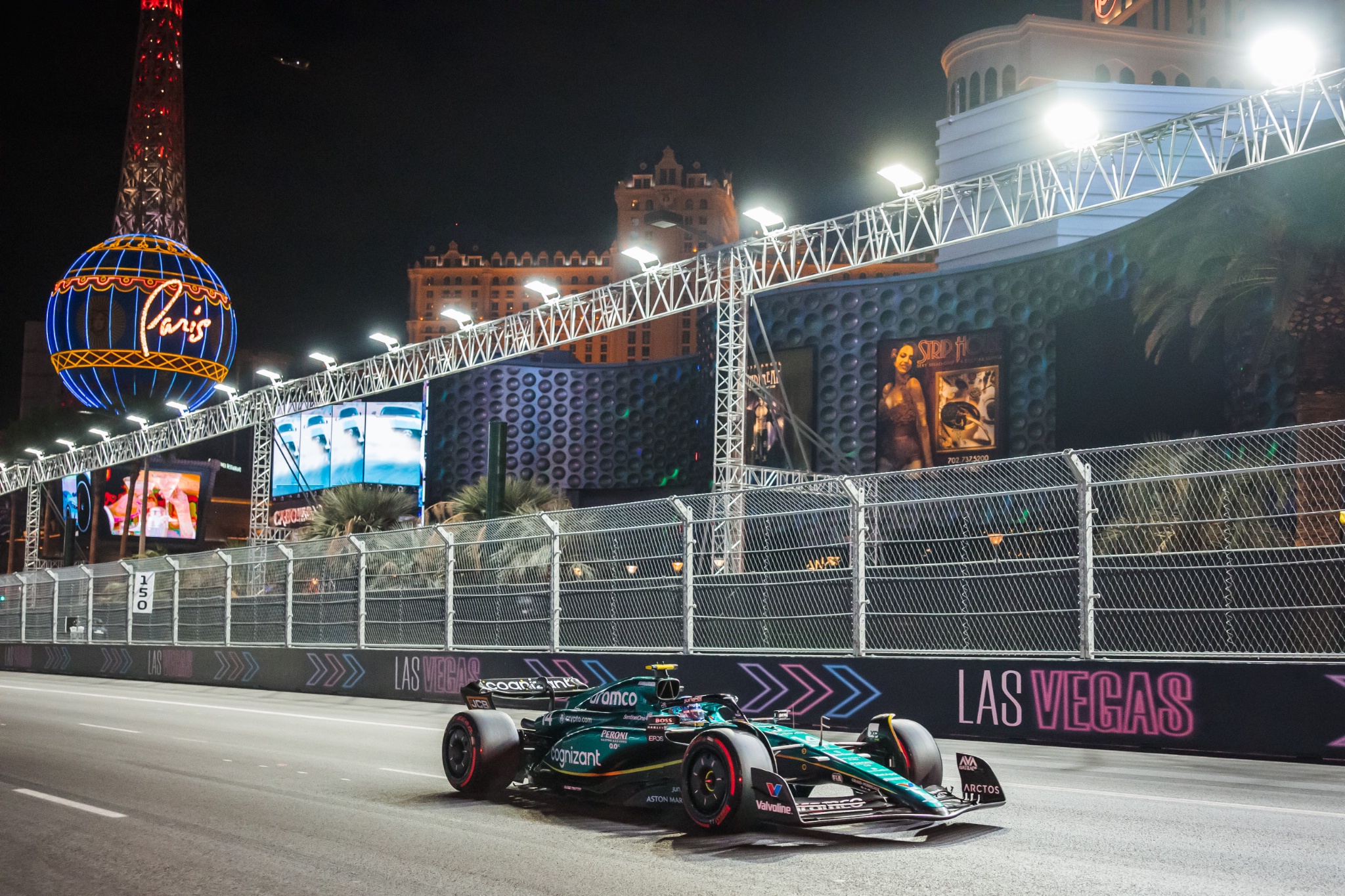 Fernando Alonso (ESP ) Tim F1 Aston Martin AMR23.Kejuaraan Dunia Formula 1, Rd 22, Grand Prix Las Vegas, Las Vegas,