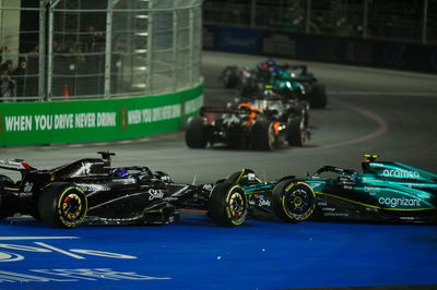 Valtteri Bottas (FIN ) Tim F1 Alfa Romeo C43 dan Fernando Alonso (ESP) Tim F1 Aston Martin AMR23 di awal