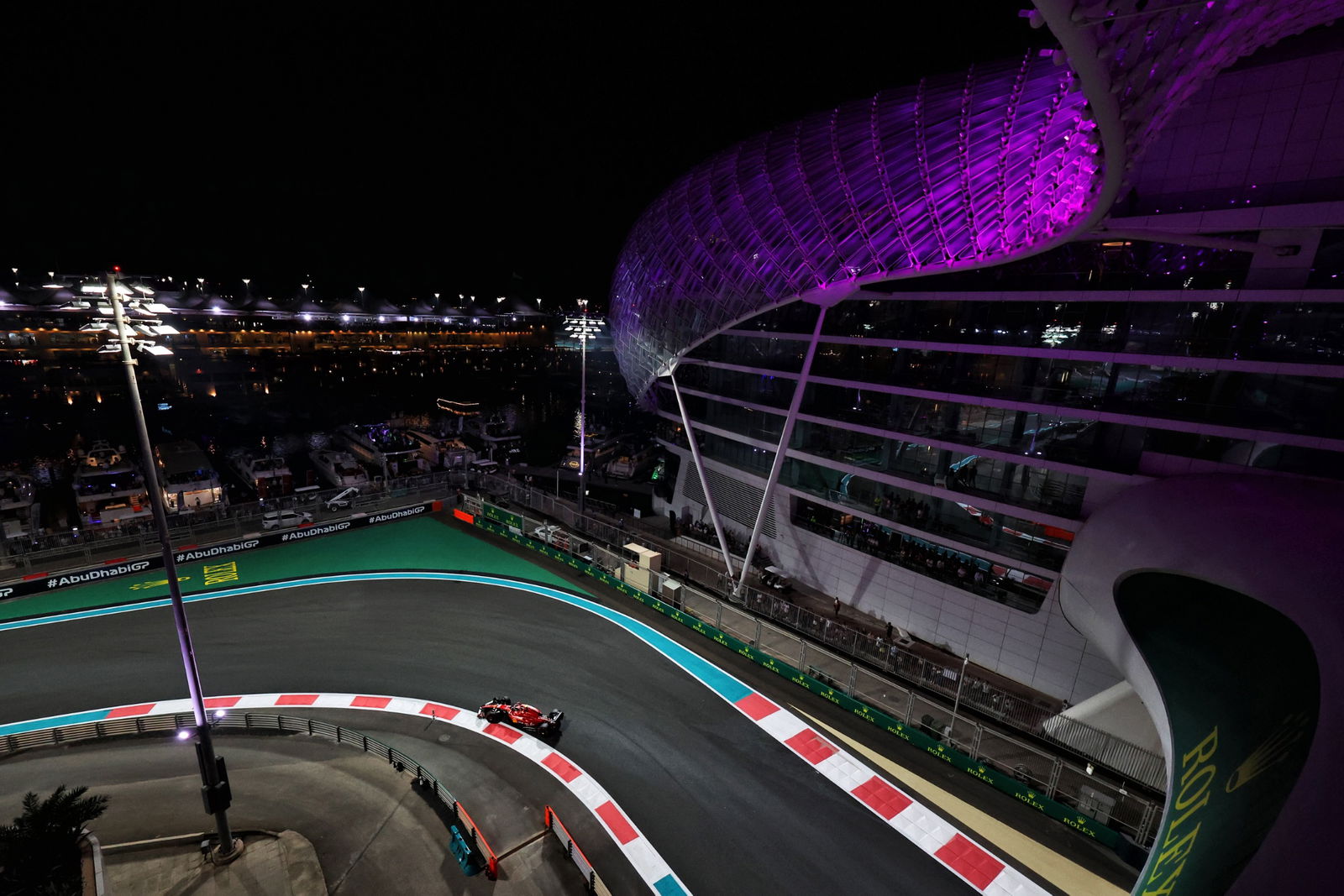 Carlos Sainz Jr ( ESP) Ferrari SF-23.Kejuaraan Dunia Formula 1, Rd 23, Grand Prix Abu Dhabi, Sirkuit Yas Marina, Abu