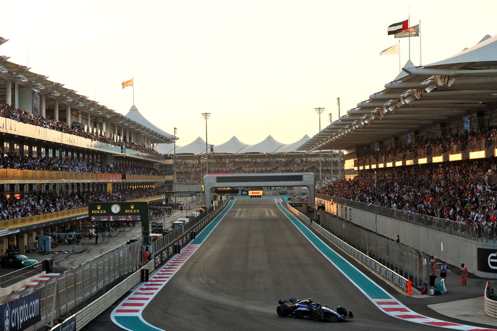 Logan Sargeant (USA) Williams Racing FW45. Formula 1 World Championship, Rd 23, Abu Dhabi Grand Prix, Yas Marina Circuit,