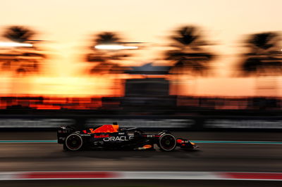 Max Verstappen (NLD ) Red Bull Racing RB19. Kejuaraan Dunia Formula 1, Rd 23, Grand Prix Abu Dhabi, Sirkuit Yas Marina,