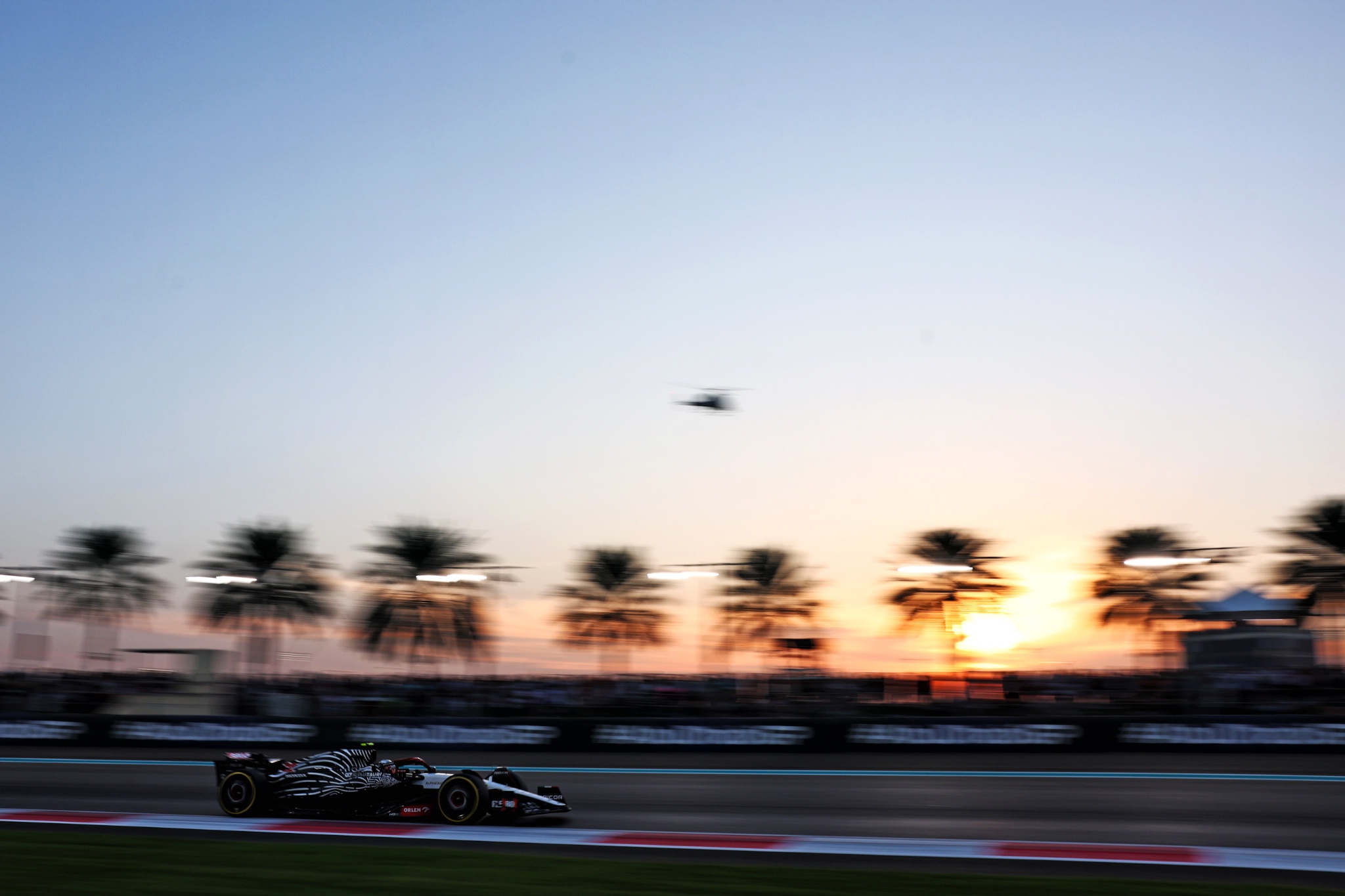 Yuki Tsunoda (JPN) AlphaTauri AT04. Formula 1 World Championship, Rd 23, Abu Dhabi Grand Prix, Yas Marina Circuit, Abu