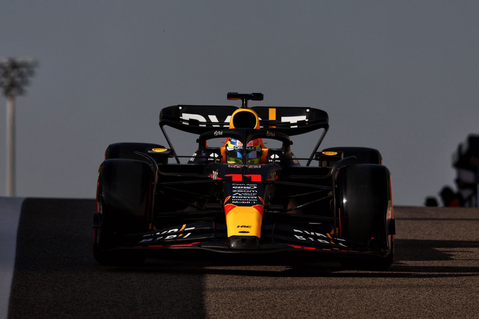 Sergio Perez (MEX ) Red Bull Racing RB19.Tes Formula 1, Sirkuit Yas Marina, Abu Dhabi, Selasa.- www.xpbimages.com,