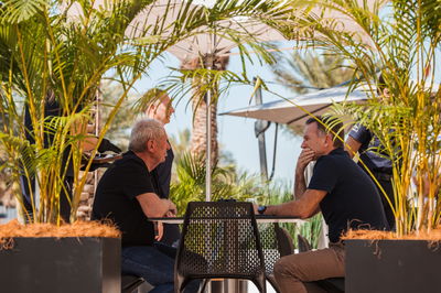 (L to R): Dr Helmut Marko (AUT) Red Bull Motorsport Consultant with Christian Horner (GBR) Red Bull Racing Team Principal.