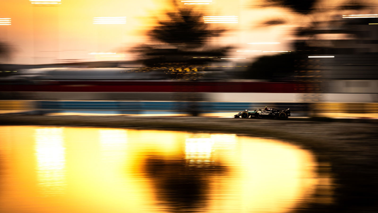Lewis Hamilton (GBR) Mercedes AMG F1 W15. Formula 1 Testing, Sakhir, Bahrain, Day Two.- www.xpbimages.com, EMail: