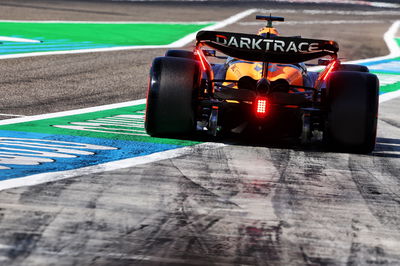 Oscar Piastri (AUS) McLaren MCL38. Formula 1 World Championship, Rd 1, Bahrain Grand Prix, Sakhir, Bahrain, Practice