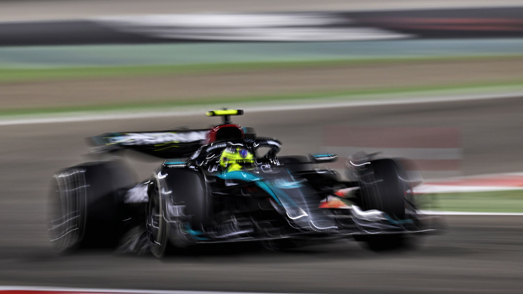 Lewis Hamilton (GBR) Mercedes AMG F1 W15. Formula 1 World Championship, Rd 1, Bahrain Grand Prix, Sakhir, Bahrain, Race