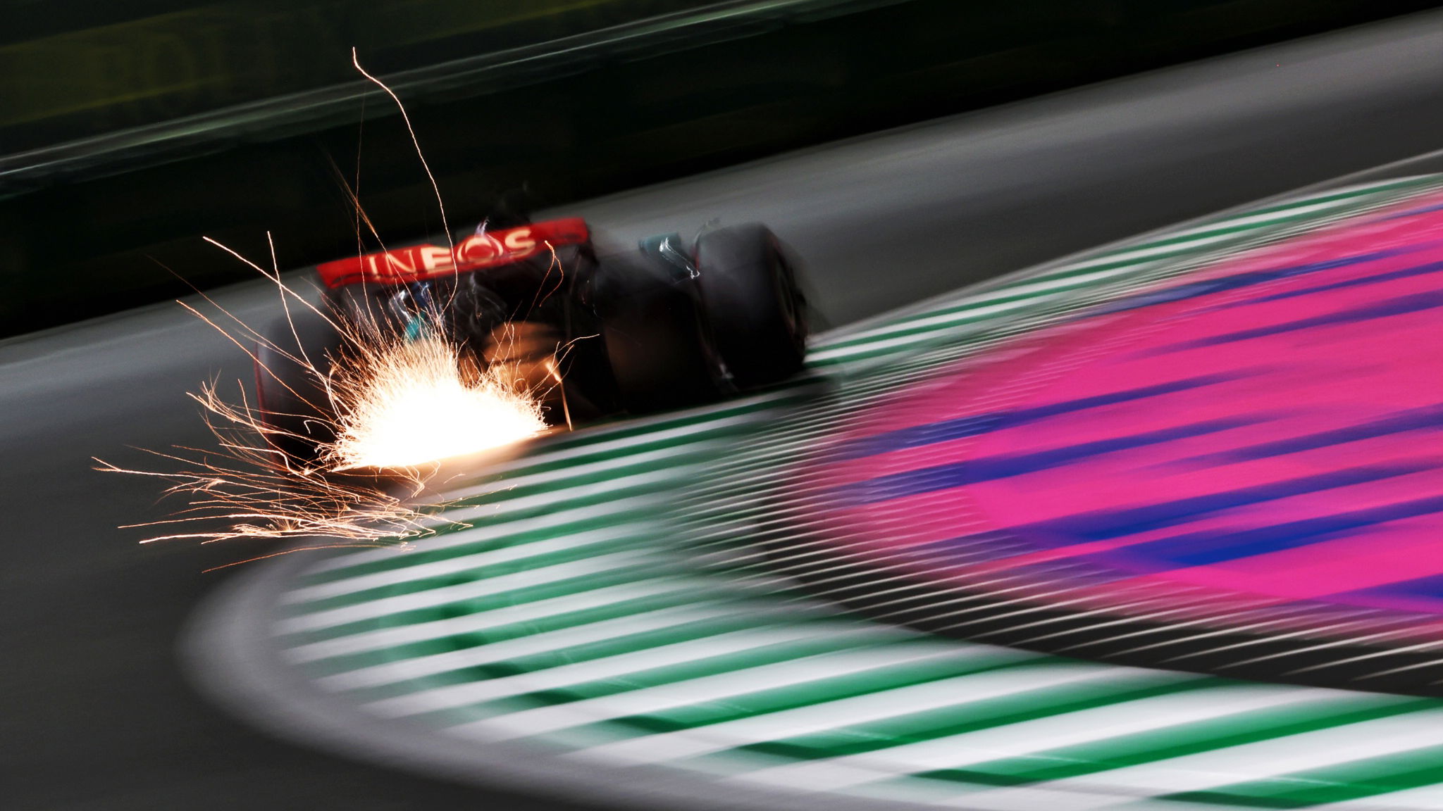 George Russell (GBR) Mercedes AMG F1 W15 sends sparks flying. Formula 1 World Championship, Rd 2, Saudi Arabian Grand