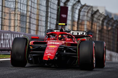 Carlos Sainz Jr (ESP) Ferrari SF-24 with a broken front wing in qualifying. Formula 1 World Championship, Rd 5, Chinese