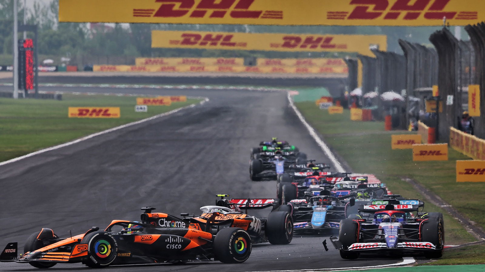Oscar Piastri (AUS) McLaren MCL38, Daniel Ricciardo (AUS) RB VCARB 01 and Lance Stroll (CDN) Aston Martin F1 Team AMR24