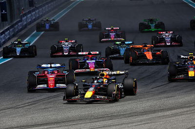 Max Verstappen (NLD) Red Bull Racing RB20 leads at the start of Sprint. Formula 1 World Championship, Rd 6, Miami Grand