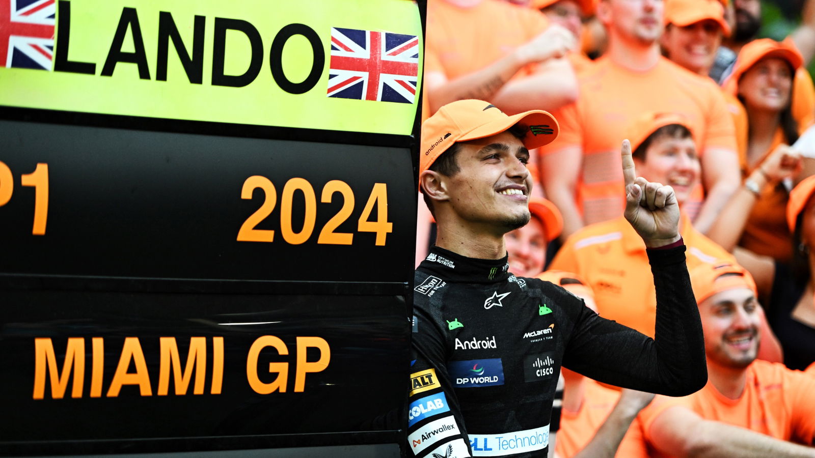 Race winner Lando Norris (GBR) McLaren celebrates with the team. Formula 1 World Championship, Rd 6, Miami Grand Prix,