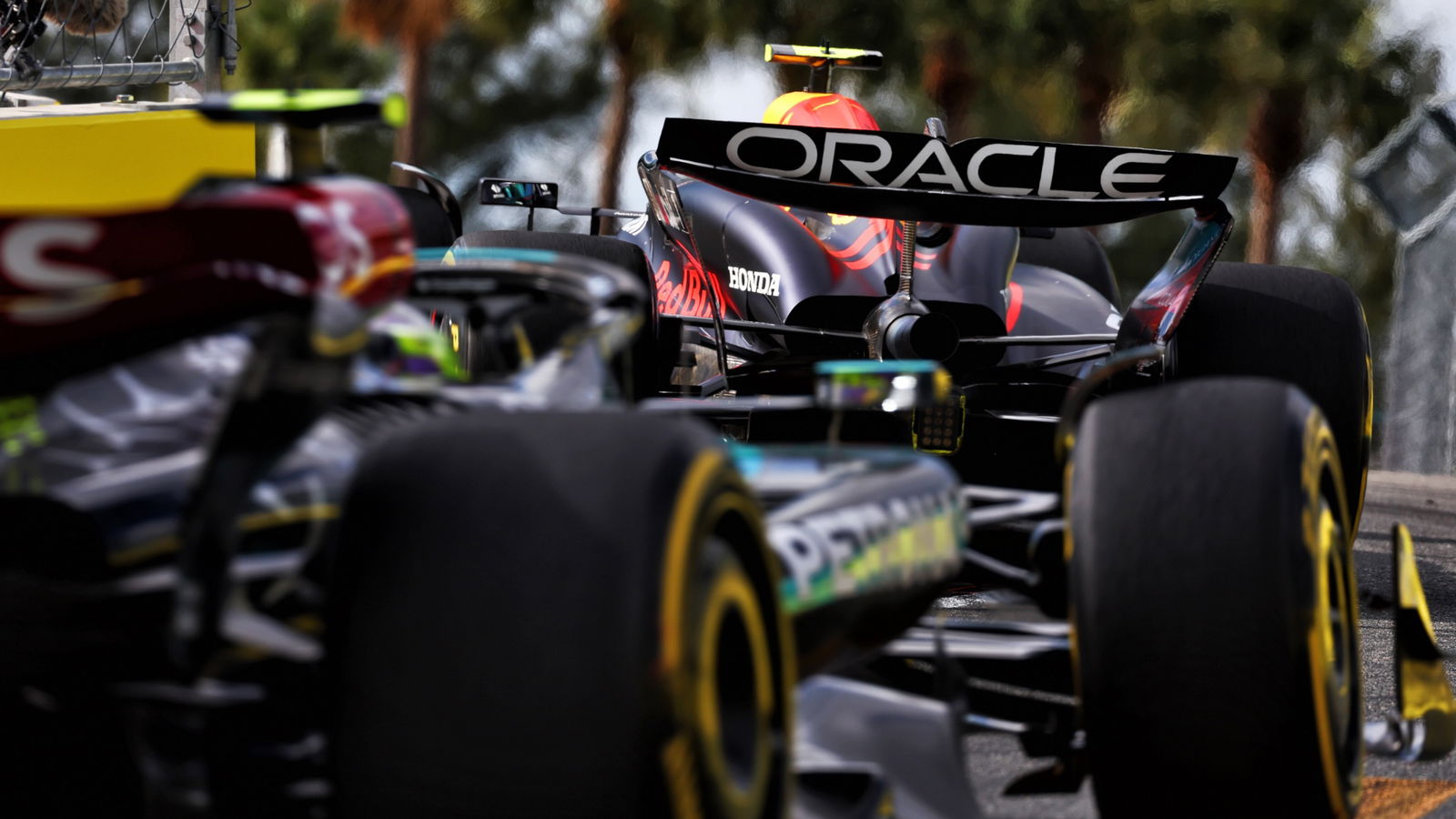 Sergio Perez (MEX) Red Bull Racing RB20. Formula 1 World Championship, Rd 6, Miami Grand Prix, Miami, Florida, USA, Race