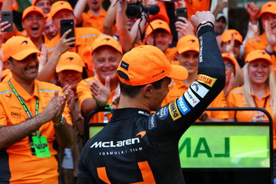 Race winner Lando Norris (GBR) McLaren celebrates with the team. Formula 1 World Championship, Rd 6, Miami Grand Prix,