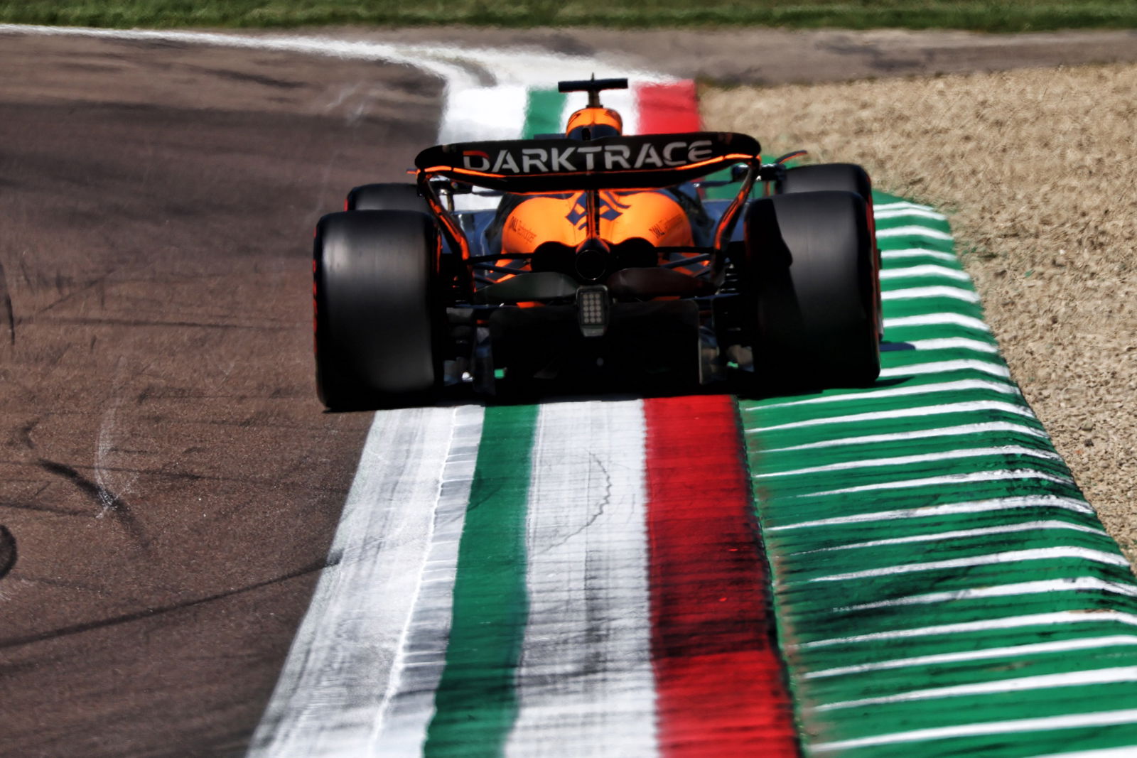 Oscar Piastri (AUS) McLaren MCL38. Formula 1 World Championship, Rd 7, Emilia Romagna Grand Prix, Imola, Italy, Qualifying