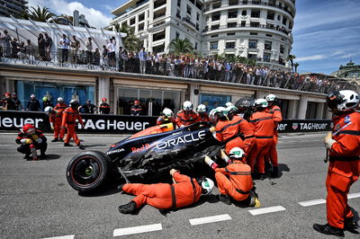 The Red Bull Racing RB20 of Sergio Perez (MEX) Red Bull Racing removed by marshals after the race stopping start crash.