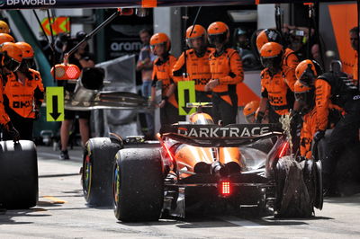 Lando Norris (GBR) McLaren MCL38 makes a pit stop with a puncture after contact with Max Verstappen (NLD) Red Bull Racing