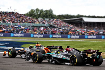 Oscar Piastri (AUS) McLaren MCL38 and Lewis Hamilton (GBR) Mercedes AMG F1 W15 battle for position. Formula 1 World