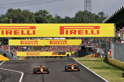 Lando Norris (GBR) McLaren MCL38 allows Oscar Piastri (AUS) McLaren MCL38 to pass and retake the lead of the race. Formula