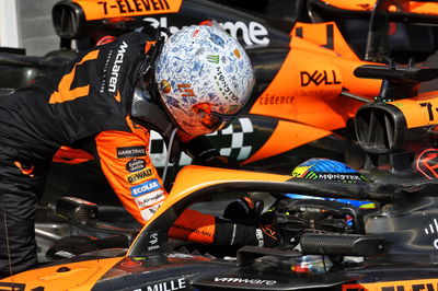 Rew Oscar Piastri (AUS) McLaren MCL38 celebrates with second placed team mate Lando Norris (GBR) McLaren MCL38 in parc