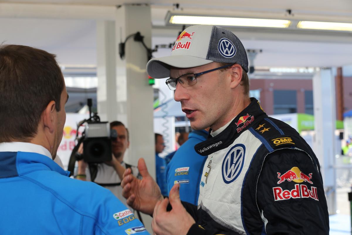 Neuville loses wheel in SS3