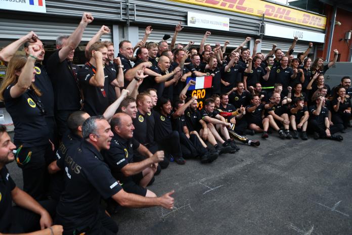 Vettel praises 'professional' Pirelli, but...