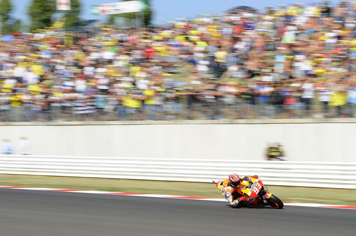 PIC: 'Watch out for sharks!' Rossi's Misano helmet