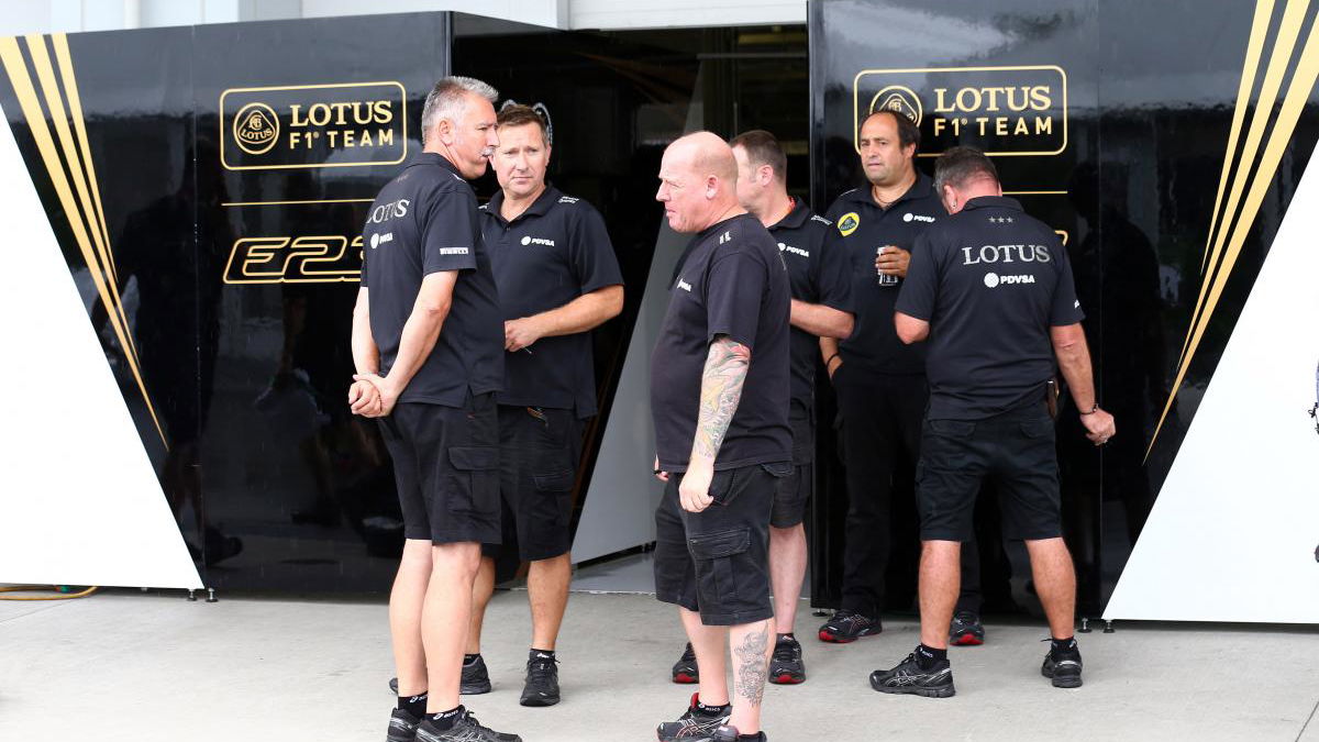 Ecclestone steps in to feed Lotus staff