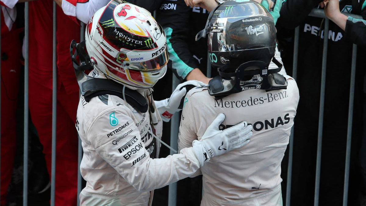 Hamilton unconcerned by Mercedes axe threat