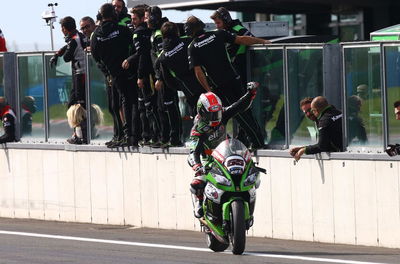 Jonathan Rea wins 2015 World Superbike title