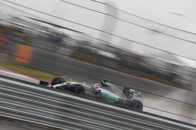 Hamilton won't take 'risks' to seal title in USA