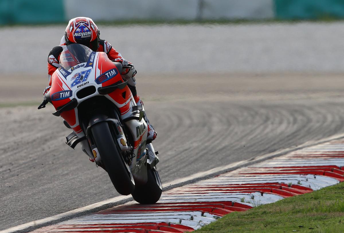 Crutchlow evaluates 2016-spec Honda engine