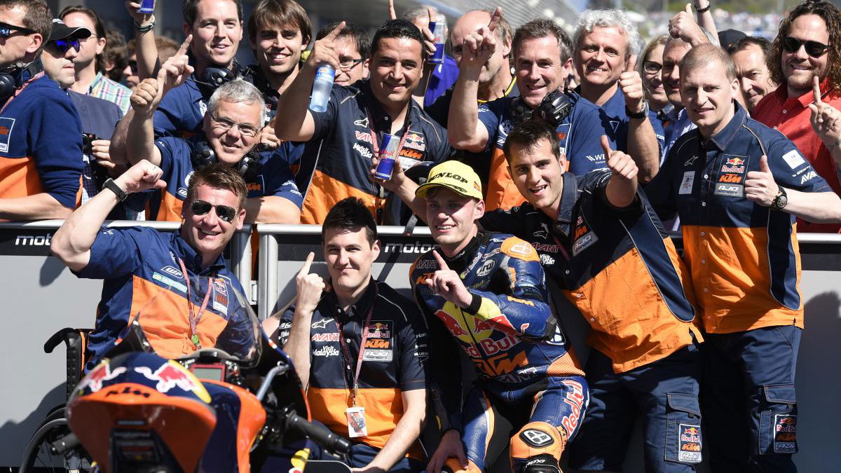 Moto3: Incredible Binder last to first for debut win!
