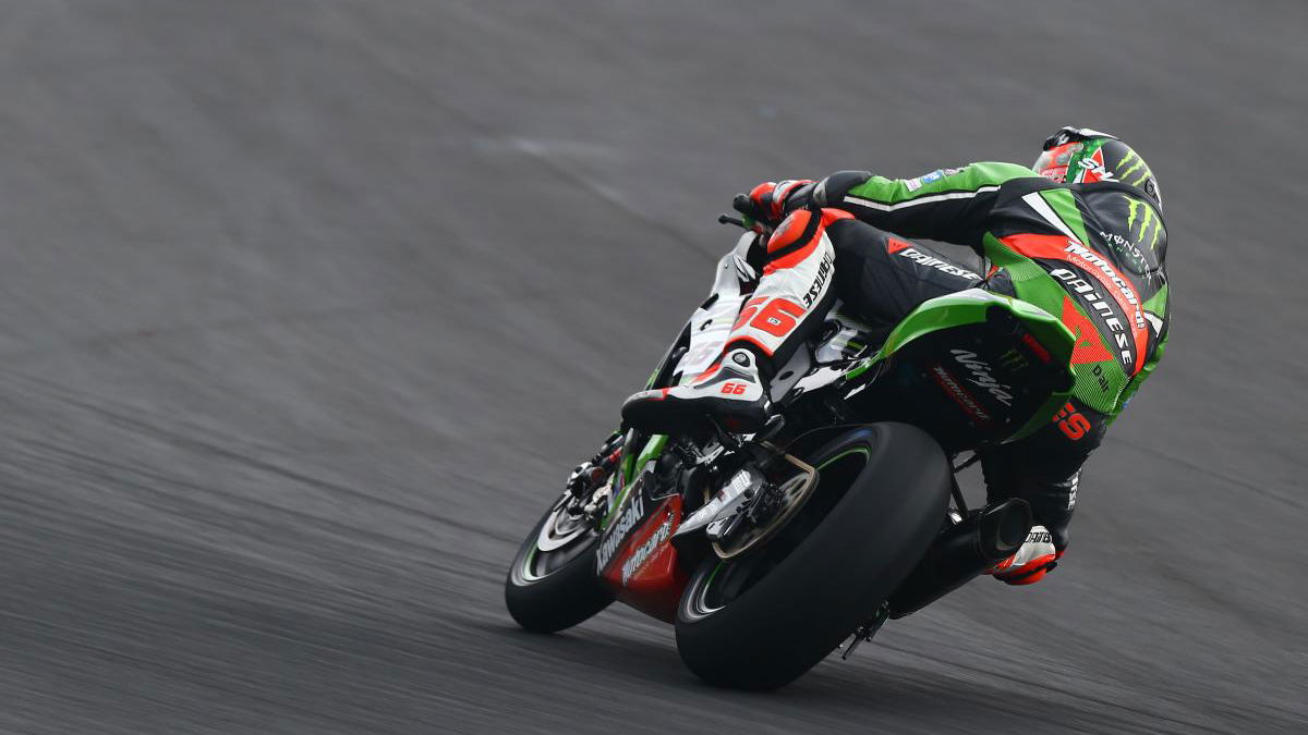 Sykes smashes lap record for Sepang pole