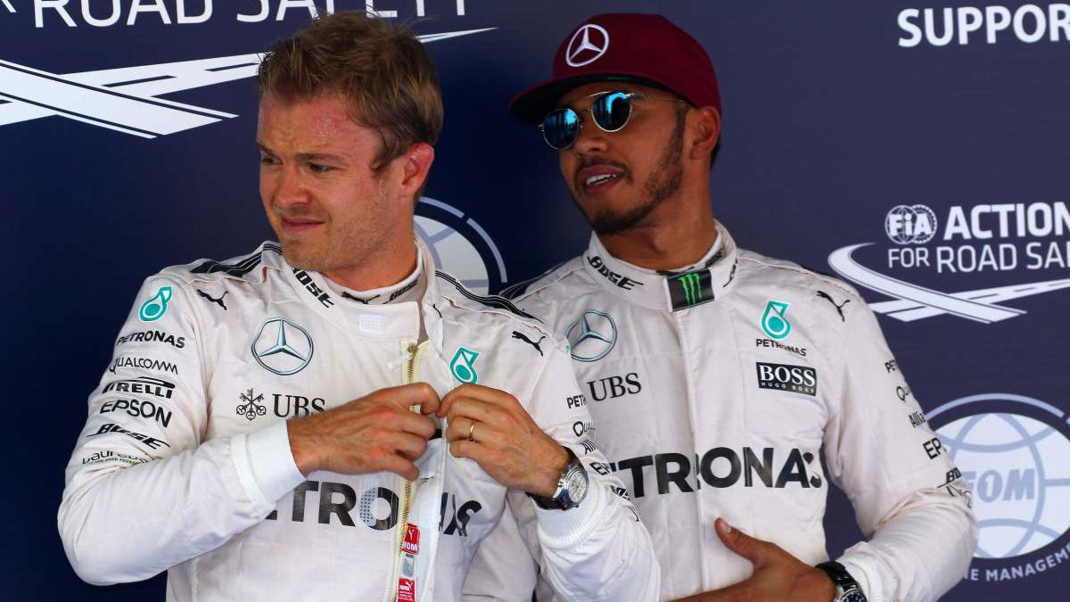 Mercedes refuses to blame Hamilton or Rosberg for clash