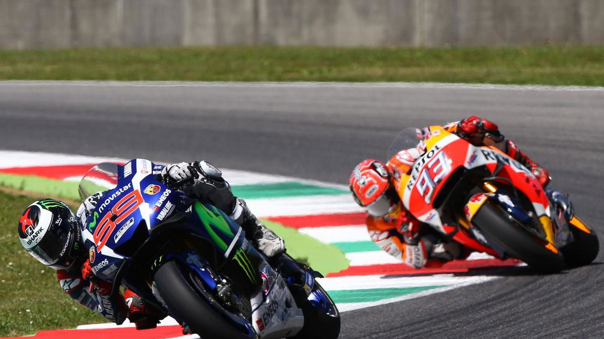 Lorenzo out-muscles Marquez, Rossi DNF