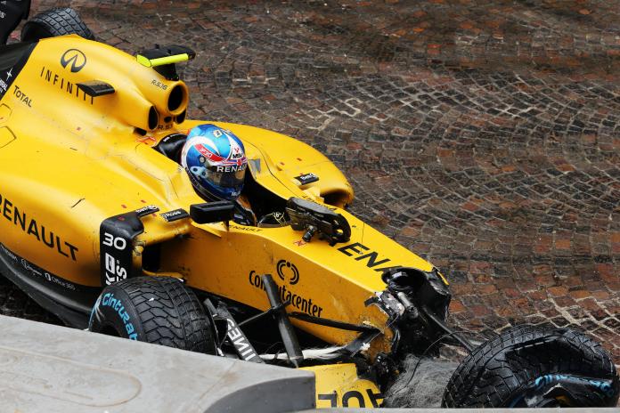 Verstappen apologises after second shunt