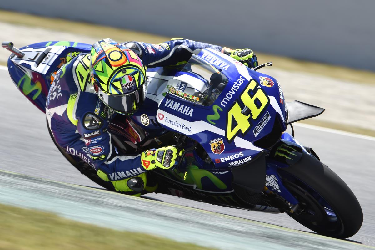 PICTURES: Iannone takes out Lorenzo