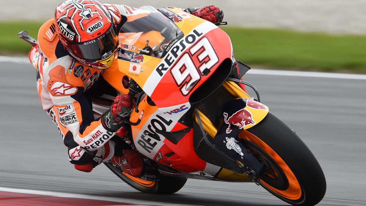 Marc Marquez dislocates shoulder