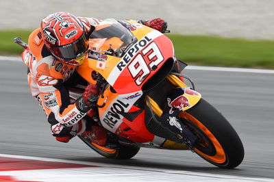 Marc Marquez dislocates shoulder